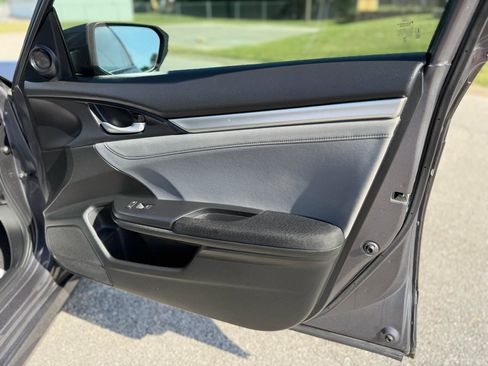 Used 2018 Honda Civic EX image 17
