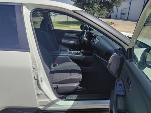 Used 2024 Nissan Rogue S FWD image 14