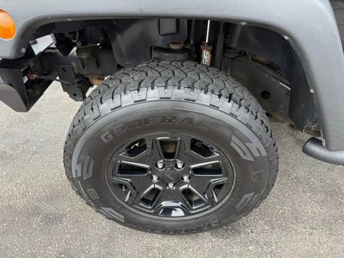 Used 2017 Jeep Wrangler Sport AWD/4WD image 4