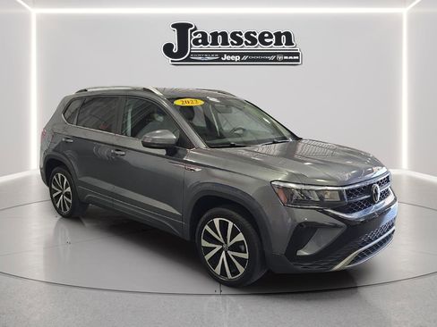Used 2022 Volkswagen Taos SE FWD image 6