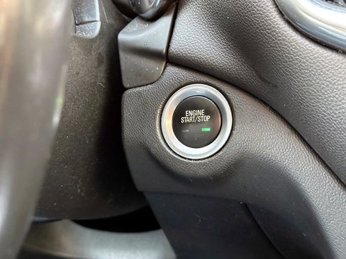 Used 2019 Chevrolet Equinox LT image 28