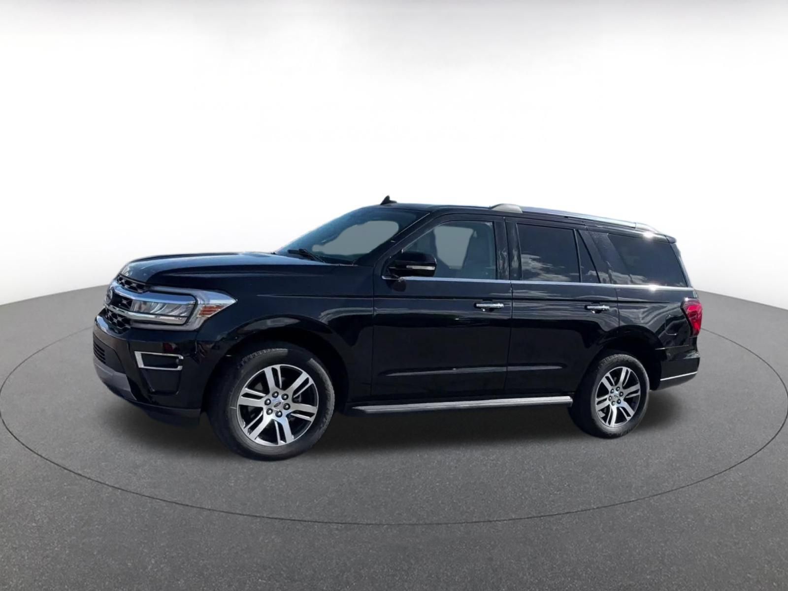 Used 2024 Ford Expedition Limited AWD/4WD image 7