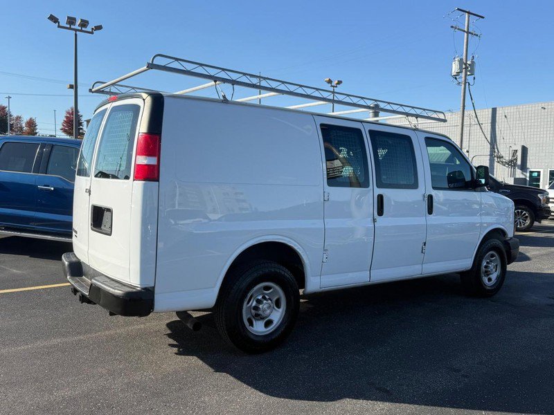 Used 2015 Chevrolet Express 3500 RWD image 3