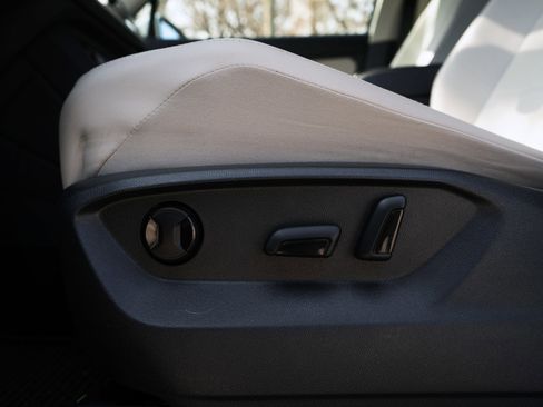 Used 2020 Volkswagen Tiguan SE w/ Panoramic Sunroof Package image 40