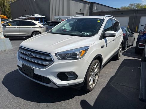 Used 2019 Ford Escape Titanium image 3