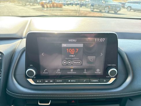 Used 2023 Nissan Rogue S image 17