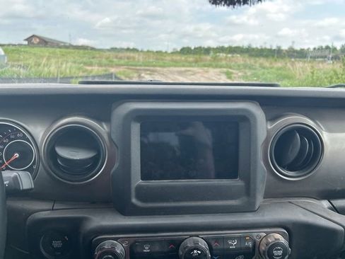 Used 2020 Jeep Wrangler Sport image 15