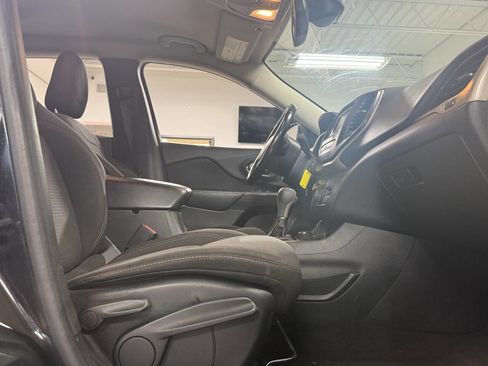 Used 2017 Jeep Cherokee Latitude w/ Safety/Convenience Group image 14