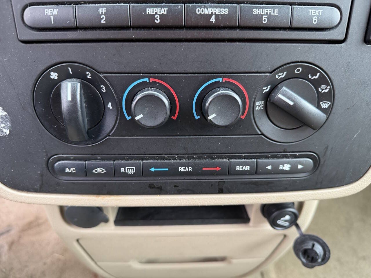 Used 2004 Ford Freestar SES FWD image 32