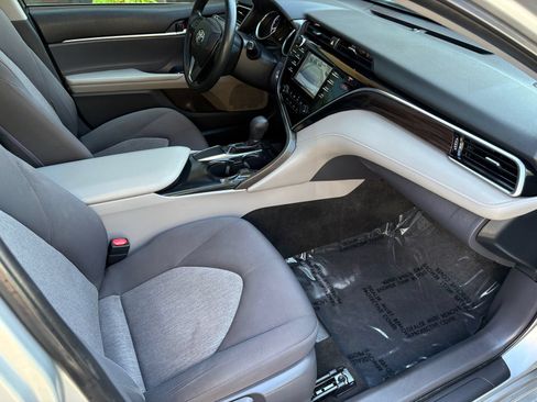 Used 2018 Toyota Camry LE w/ Moonroof Package FWD image 23