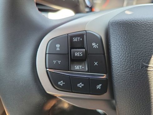 Used 2026 Ford Explorer Active RWD image 5