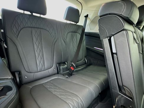 Used 2023 BMW X7 xDrive40i w/ Premium Package AWD/4WD image 19