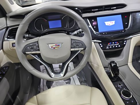 Used 2023 Cadillac XT6 Premium Luxury image 16
