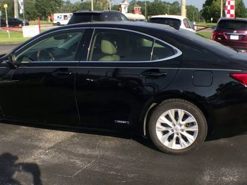 Used 2013 Lexus ES 300h w/ Luxury Pkg FWD image 6