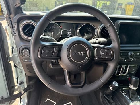 Used 2023 Jeep Wrangler Unlimited AWD/4WD image 18