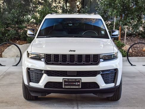 New 2026 Jeep Grand Cherokee Altitude image 2