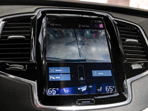 Used 2017 Volvo XC90 T6 Momentum w/ Convenience Package image 23