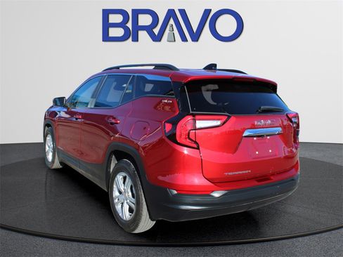 Used 2023 GMC Terrain SLE w/ Driver Convenience Package image 6