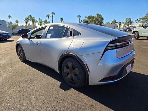 New 2026 Toyota Prius Plug-In Hybrid image 4