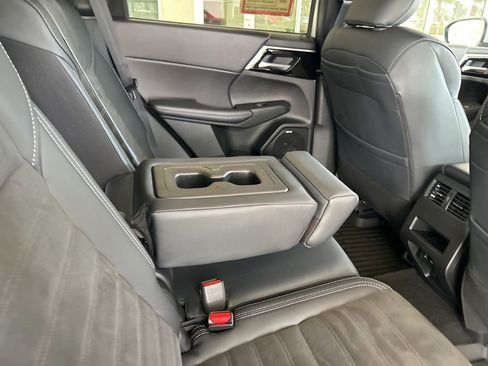 Used 2026 Mitsubishi Outlander SE image 30