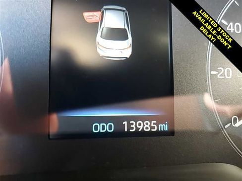 Used 2025 Toyota Corolla SE FWD image 9