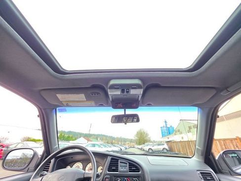 Used 2001 Nissan Pathfinder SE image 22