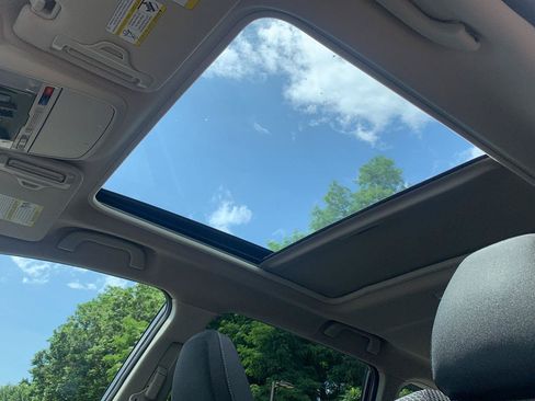 Used 2019 Subaru Forester Premium AWD/4WD image 36