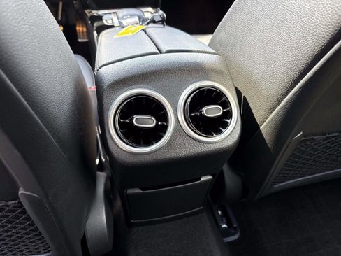 Used 2020 Mercedes-Benz CLA 250 4MATIC image 33