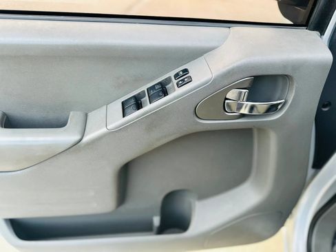 Used 2019 Nissan Frontier SV RWD image 7