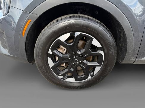 Used 2024 Kia Sorento S image 9