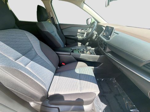 Used 2023 Nissan Rogue SV image 31