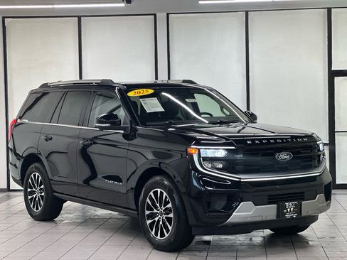 Used 2025 Ford Expedition Platinum image 1