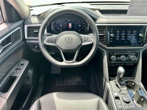 Certified 2023 Volkswagen Atlas SE w/ Panoramic Sunroof Package AWD/4WD image 16