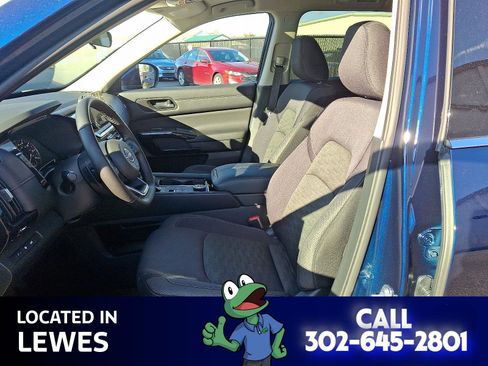 Used 2025 Nissan Pathfinder SV w/ SV Premium Package image 13