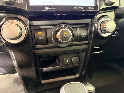 Used 2023 Toyota 4Runner TRD Off-Road AWD/4WD image 17