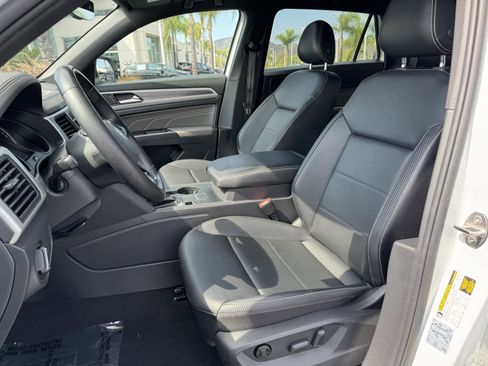Used 2021 Volkswagen Atlas Cross Sport SE w/ Panoramic Sunroof Package FWD image 13