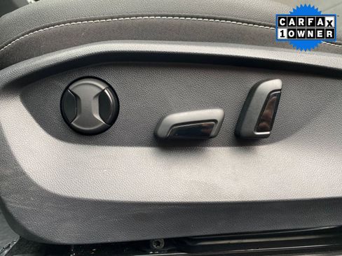 Used 2024 Volkswagen Taos SE image 15