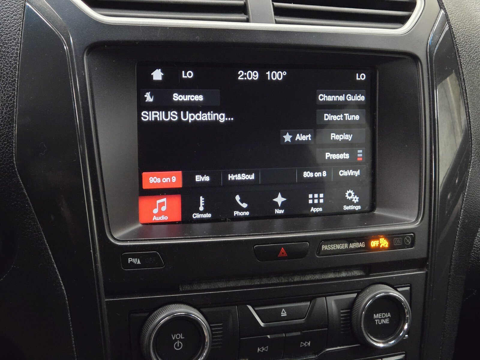 Used 2017 Ford Explorer XLT w/ Equipment Group 202A FWD image 18