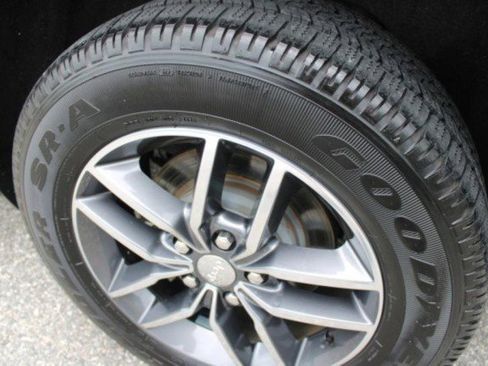 Used 2017 Jeep Grand Cherokee Limited image 35