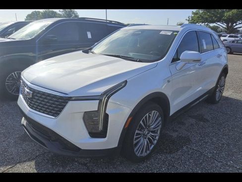 Used 2024 Cadillac XT4 Premium Luxury FWD image 3
