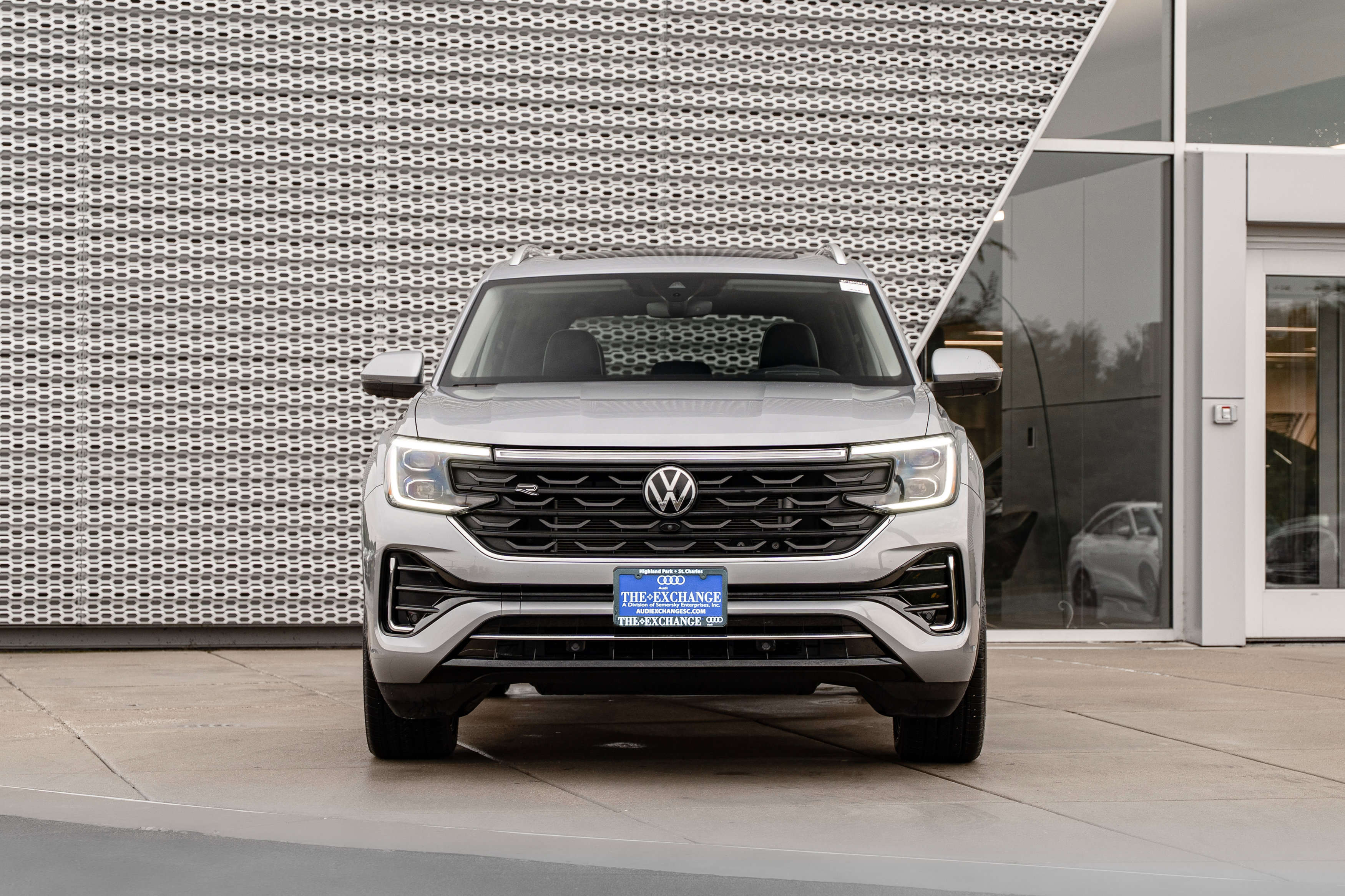 Used 2024 Volkswagen Atlas SEL Premium R-Line AWD/4WD image 32