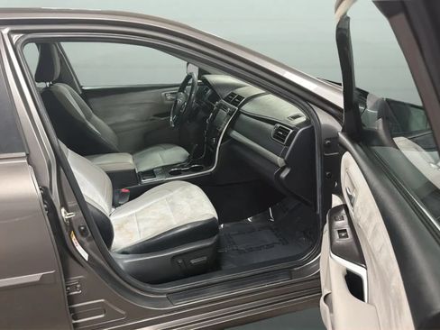 Used 2017 Toyota Camry XSE w/ Moonroof Package FWD image 21