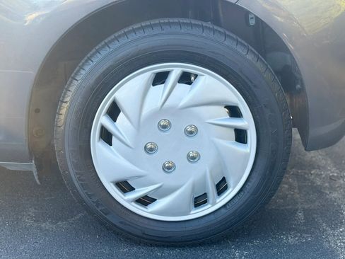 Used 2014 Toyota Yaris L image 12