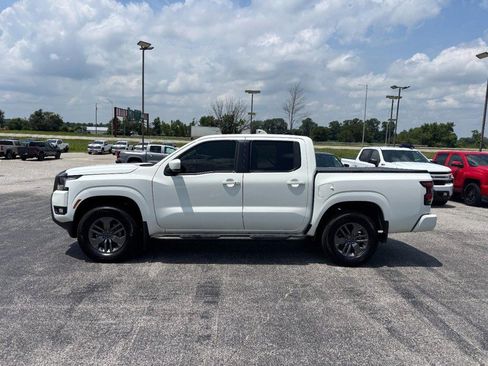 Used 2025 Nissan Frontier SV w/ SV Convenience Package AWD/4WD image 2