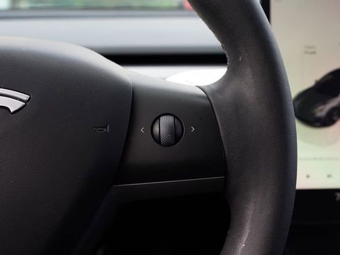 Used 2023 Tesla Model 3 Standard Range image 32