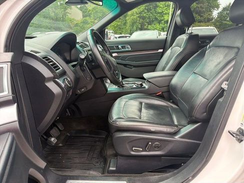 Used 2017 Ford Explorer Limited w/ Equipment Group 301A AWD/4WD image 21
