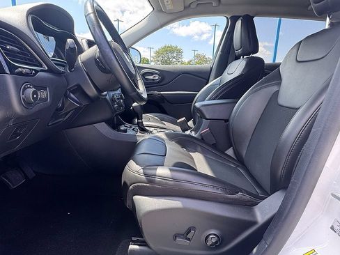 Used 2020 Jeep Cherokee Latitude Plus AWD/4WD image 9