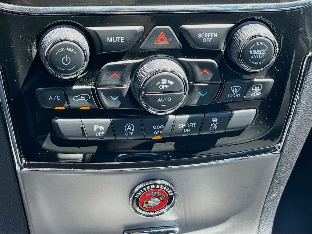 Used 2022 Jeep Grand Cherokee Laredo E AWD/4WD image 16