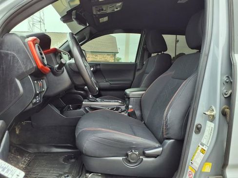 Used 2019 Toyota Tacoma TRD Off-Road AWD/4WD image 14