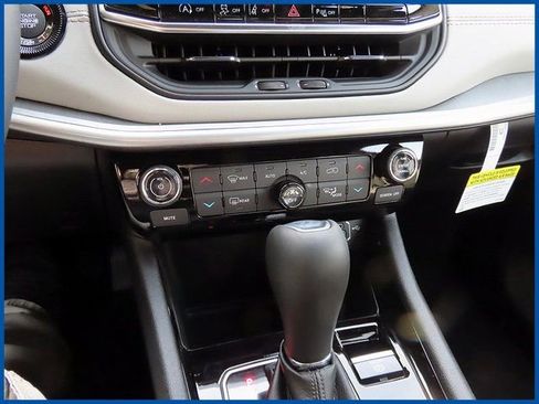 New 2026 Jeep Compass Limited image 17